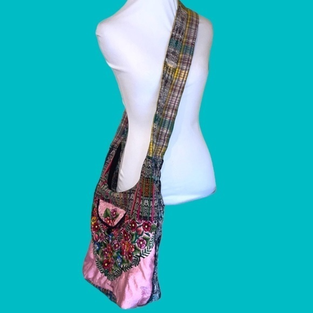 Light Pink Guatemalan Artisan Handmade‎ Crossbody With Zipper Close
